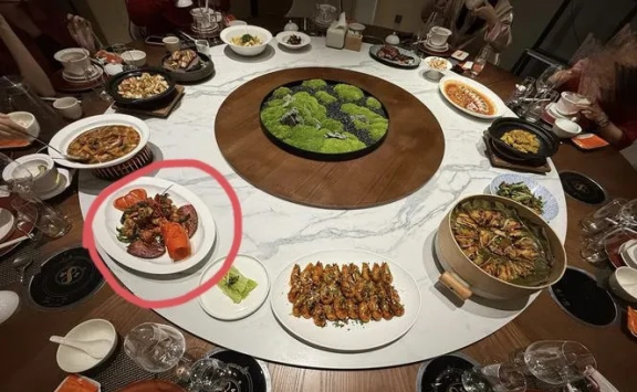 重磅消息！
国家终于出手了，
国务院最新规定：工作餐不得提供
高档菜肴，不