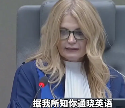 果然被中国说对了：首次庭审，杜特尔特的表现令人泪目，ICC女法官欺人太甚
 当地