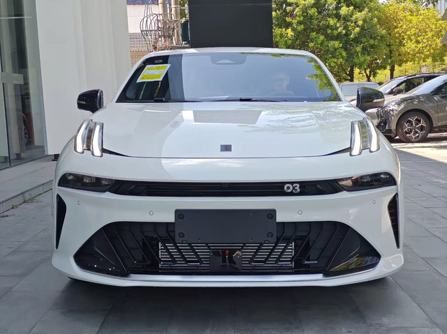 颜色选择困难症
决赛圈，白色银色怎么选哪个更耐看一些