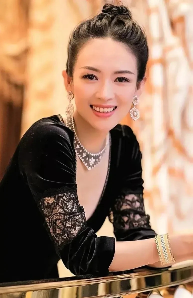 汪峰的两任妻子容貌对比











我的天哪！汪峰的选择真是让人捉摸不