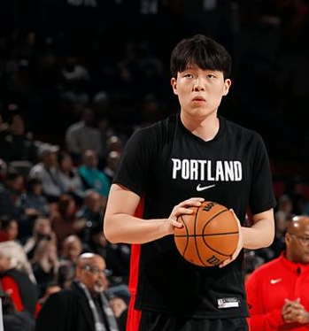 杨瀚森又被DNP！开拓者不敌尼克斯5连胜遭遇终结。NBA常规赛，开拓者主场迎战尼