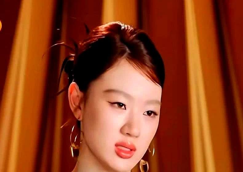 我表妹亲眼见过单依纯，回来跟我说了个大实话！

说单依纯现实里唱歌，和电视上