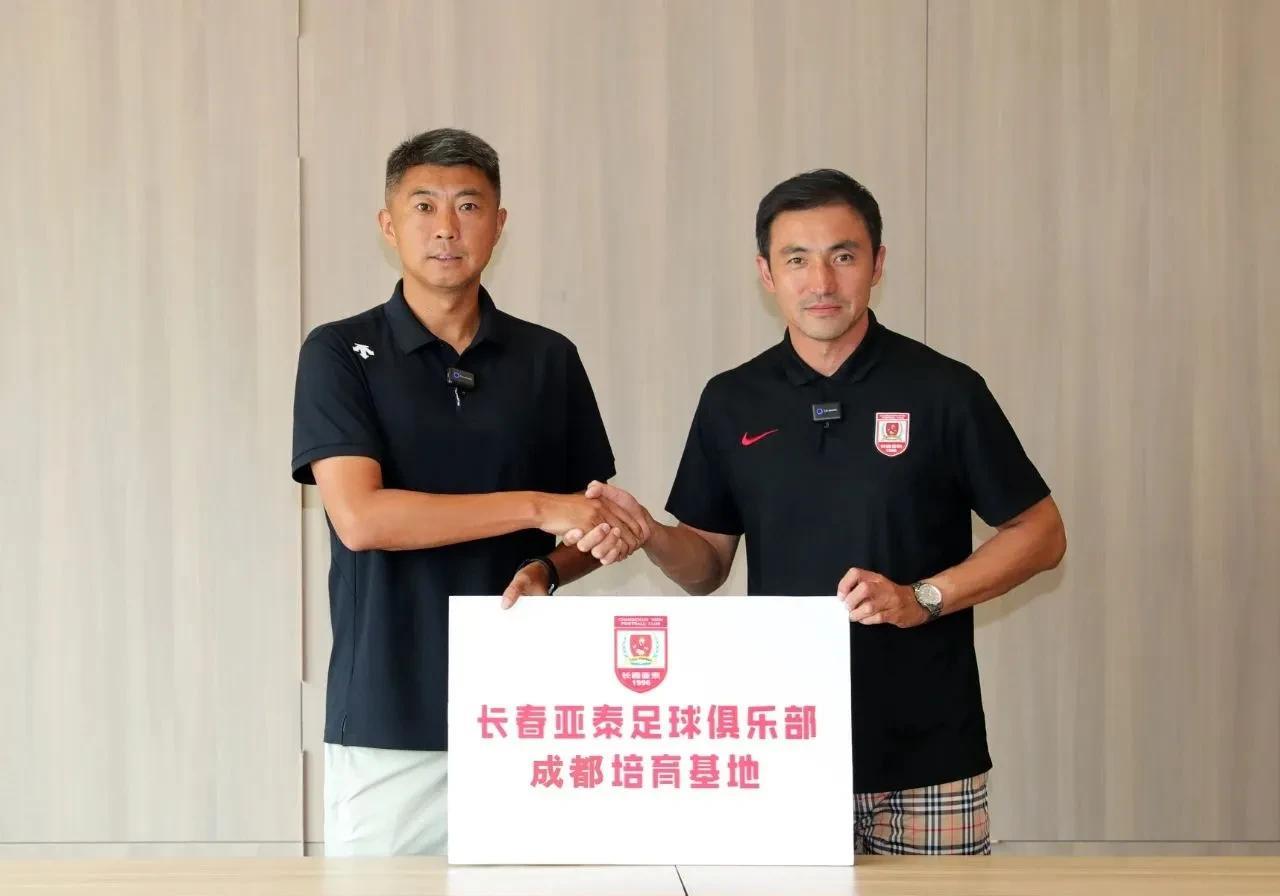 原长春亚泰、成都蓉城球员，成都女婿曹添堡在成都创立了C14青训机构，并与长春签约