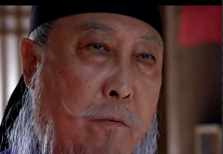 《长安的荔枝》左相出场，直接给票房拉了五个档次，选角真的是鬼才。

左相的扮演者
