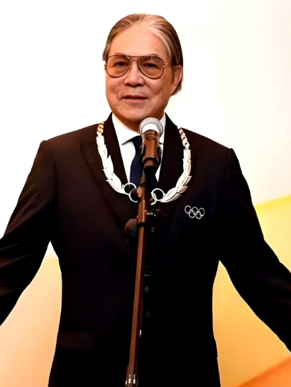 霍震霆估计要失眠了

不是投资的生意失败了

也不是刚进门的儿媳不满意

要我说