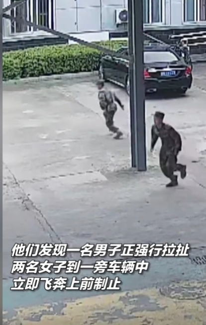 胆大包天！浙江金华，2名武警正巡逻，突然从街上传来呼救声，2人二话不说就冲了过去