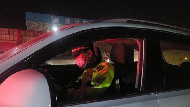 山西平陆：交警守护黄河大桥施工路段 保障群众平安出行