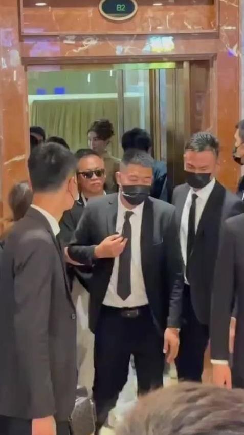angelababy今天上海活动视频状态！！国民度星光度直接拉满