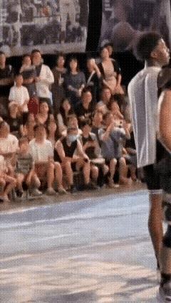 大家在看什么球？