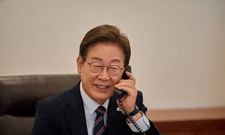 [太阳]李在明不来中国参加九三阅兵，刚抵达美国，却遭当头一棒！
李在明这次访美本
