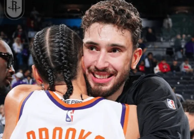 火箭记者Bradeaux更新了个人社媒动态，谈到了太阳球员，前火箭球员狄龙-布鲁