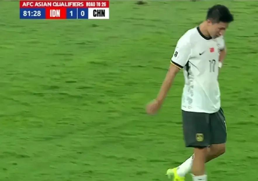 杨泽翔关评论区！球迷们不应该吐槽他。
世预赛18强赛第9轮，国足客场0-1不敌印