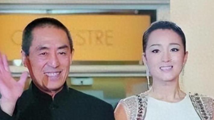 恩爱了24年，74岁张艺谋如今开始衰老，而43岁的妻子陈婷依旧美丽
