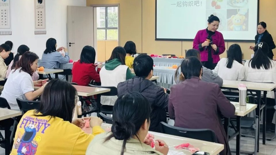 指尖生花！钩编培训赋能“妈妈岗”，就业顾家两不误