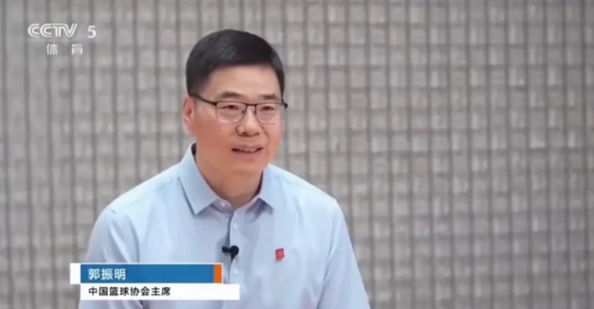 郭振明与姚明
新任篮协主席郭振明，接手掌门10个月以来，首次接受央视记者刘佳专访