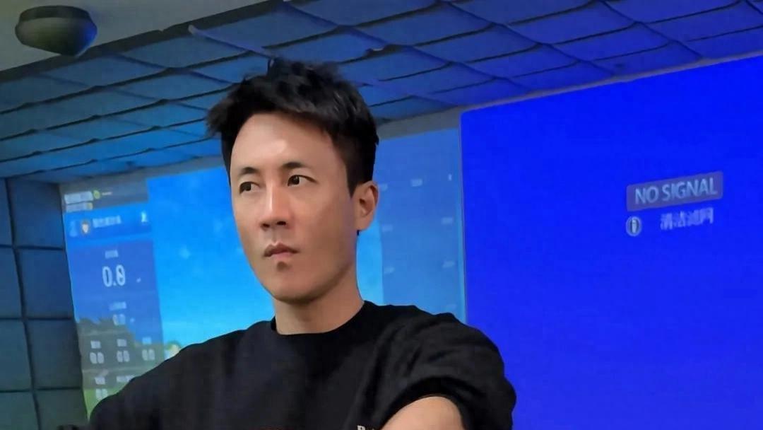 杜淳不上班带老婆逛街，买七万蝴蝶戒指送王灿，夫妻日消费近十万