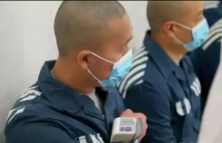 一些服刑人员嘴巴很硬，认为自己天不怕地不怕，连死都不怕，还怕坐牢。
在监狱服刑期