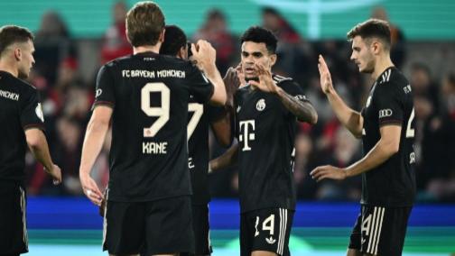 凯恩头顶脚踢梅开二度，拜仁4-1导演逆转大剧，拜仁继续前行直指双冠