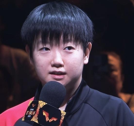 莎莎就是为大场面而生，
3-1拿下北满“开门红”，
现场采访她松弛感拉满，
记者