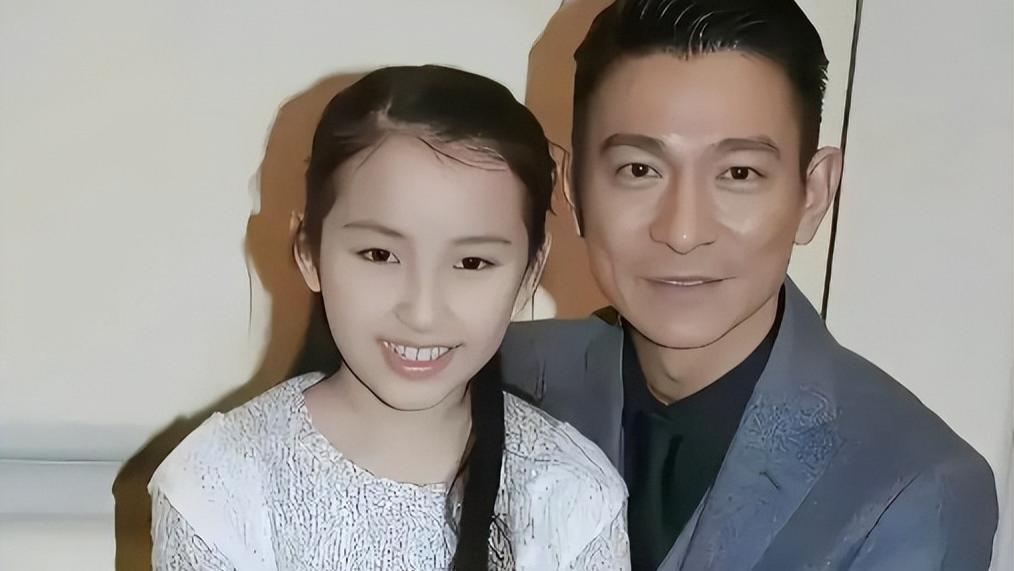 刘德华女儿高调亮相，堪称娱乐圈颜值最高的星二代
