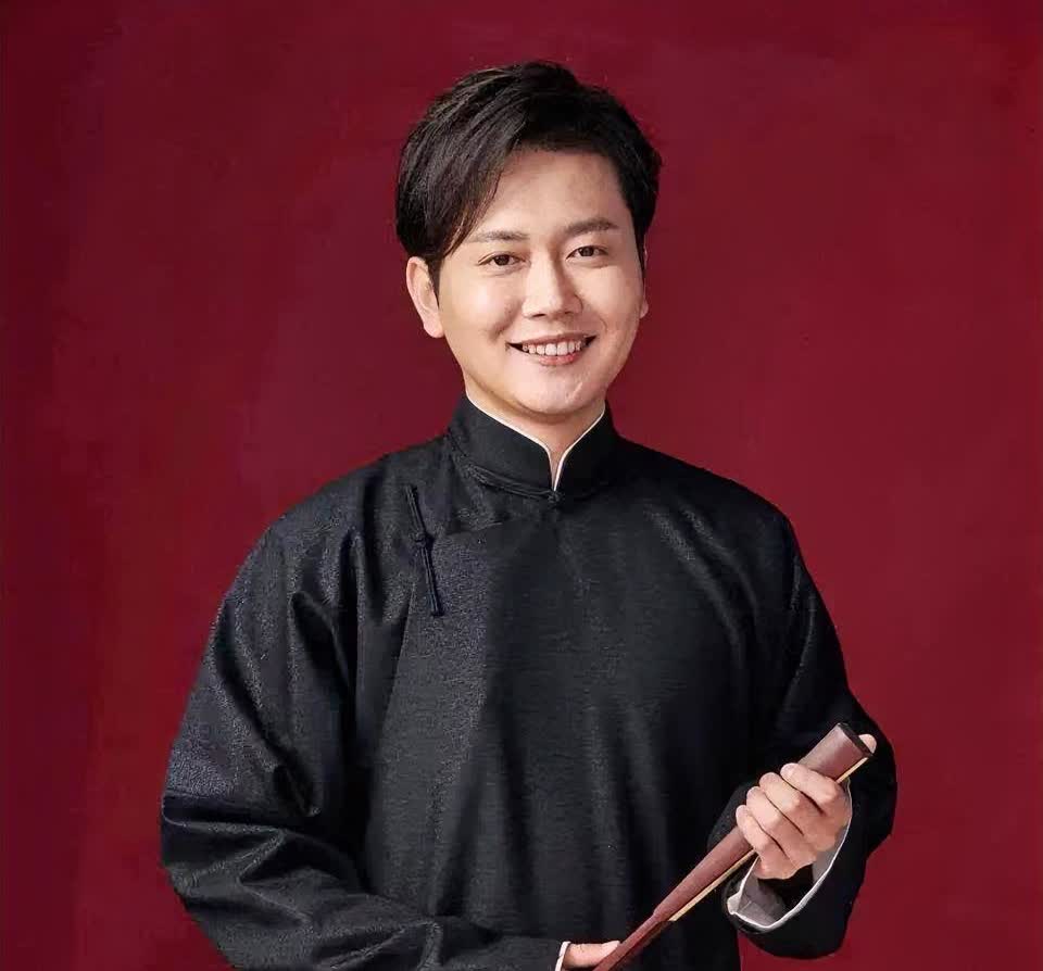 德云社年轻一辈最火的十大相声演员
一、岳云鹏
二、张云雷
三、孟鹤堂
四