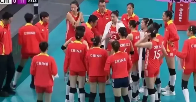7月24日中国队迎战波兰队，具体时间是凌晨2点，有人大胆预测中国3：0波兰。
理
