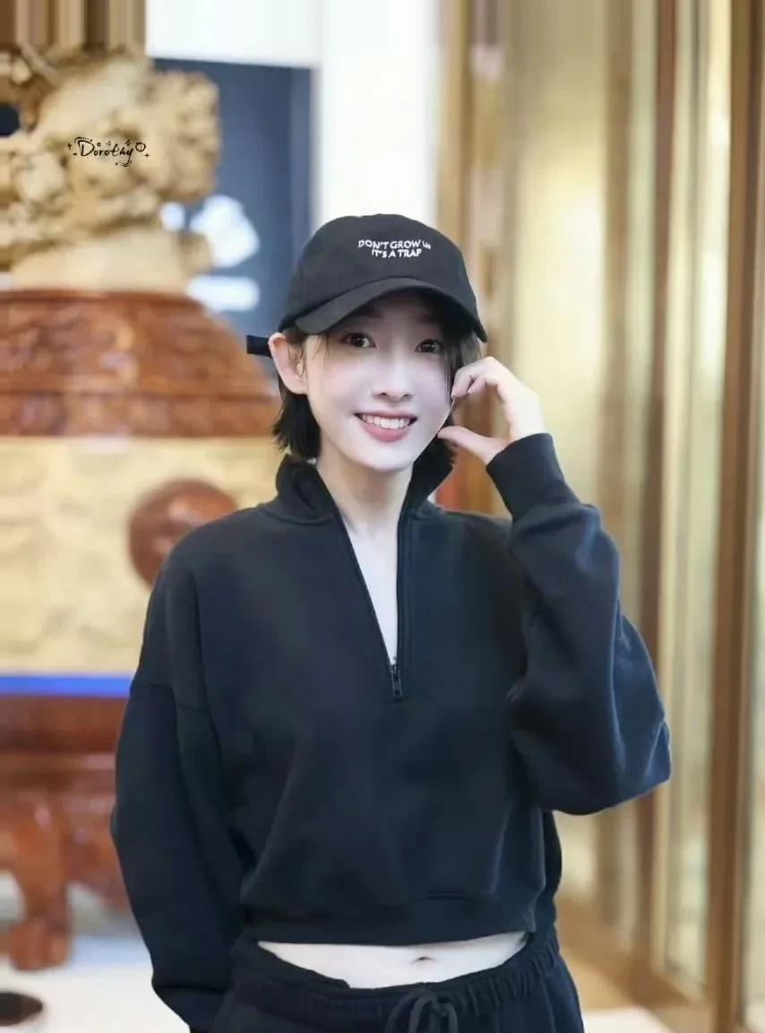 蒋梦婕短发少年感满分
