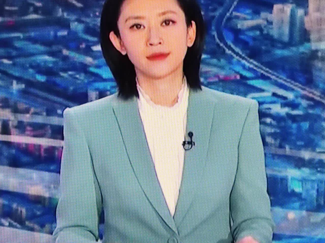 今天出镜《朝闻天下》的王音棋可算是惊艳到我了，怎么感觉她又变得更漂亮美丽了呢？这