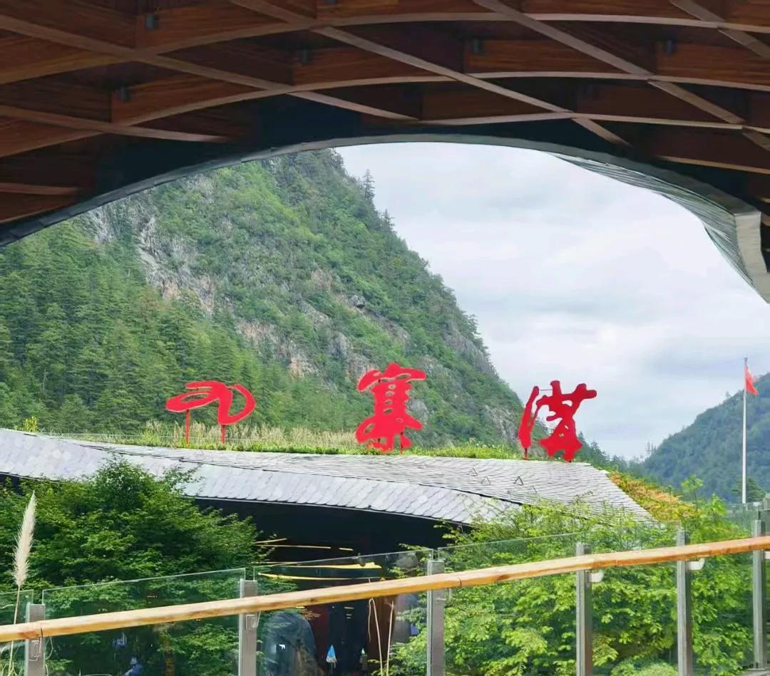 退休后，抓紧时间去旅游，不要在等了，55-65岁是最佳旅游年龄。过了这个岁数，腿
