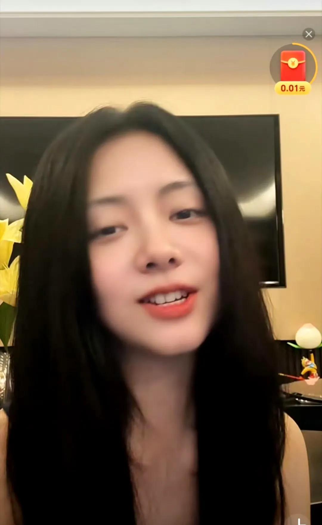 这是酒店的房子吗？酒店还配送孙悟空吗？应该是谭松韵在横店住的房子，竟然是美猴王孙