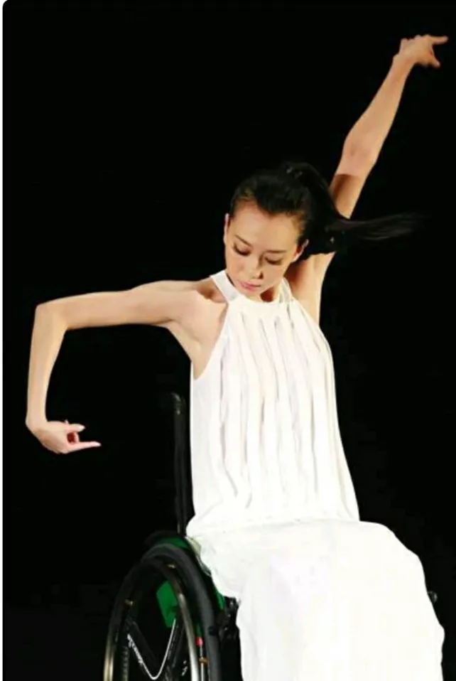 2008年，张艺谋邀请26岁的舞蹈家刘岩，参加北京奥运会开幕式，彩排时刘岩不小心