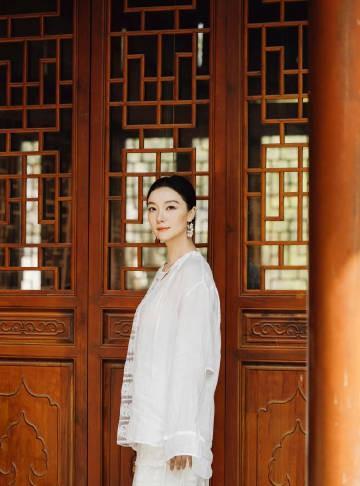拜托，这可是#齐溪 妈妈级别# 哎！一颦一笑都自带故事感，这种淡雅高级的美，好爱