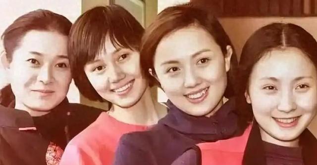 奔赴朱媛媛告别仪式，刘敏涛哭成泪人，93表演班集体追忆老同学