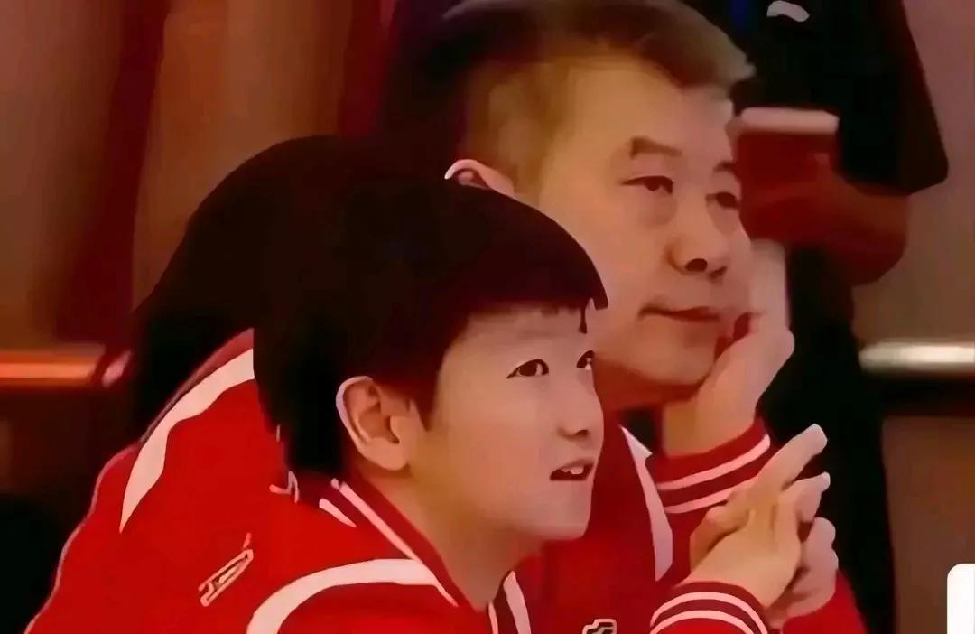 莎莎的委屈总算被李隼教练说了出来，
如果不是李隼说出了事实真相，
谁能想到莎莎竟