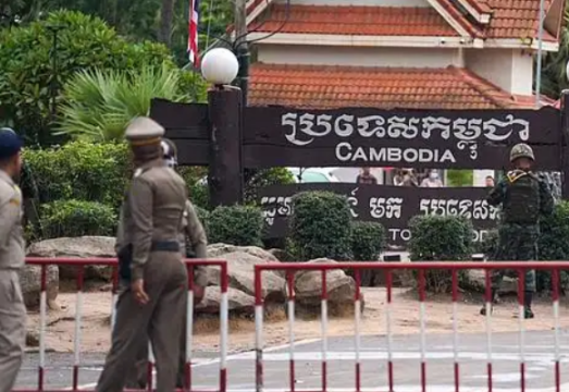 以前越南打柬埔寨，中国军队进攻越南解的围，如今柬埔寨也不怎么听话了，挖个运河出尔