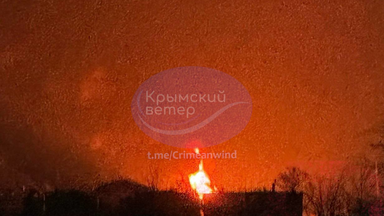 克里米亚的克里姆内夫特斯比特油库在夜间发生罢工后的情况