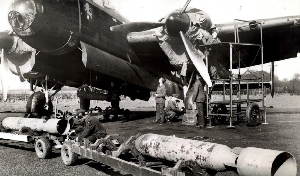 英国皇家空军第83中队Avro Manchester L7385 (OL-C)轰