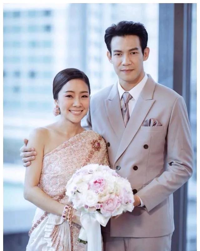 恋爱7年 泰星Mai与Ter官宣订婚
       即日，泰国女星Mai Dav