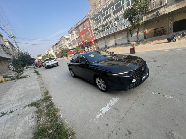 之前去4儿子店看过
然后决定昨天买下来外观怎么说呢，在4儿子店第一也觉得好难看，