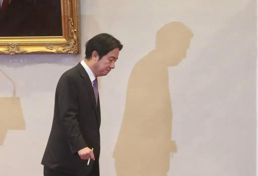 【面对抗战历史，赖清德在害怕什么？】
赖清德现在已经是臭名昭著的“亲日”“媚日”