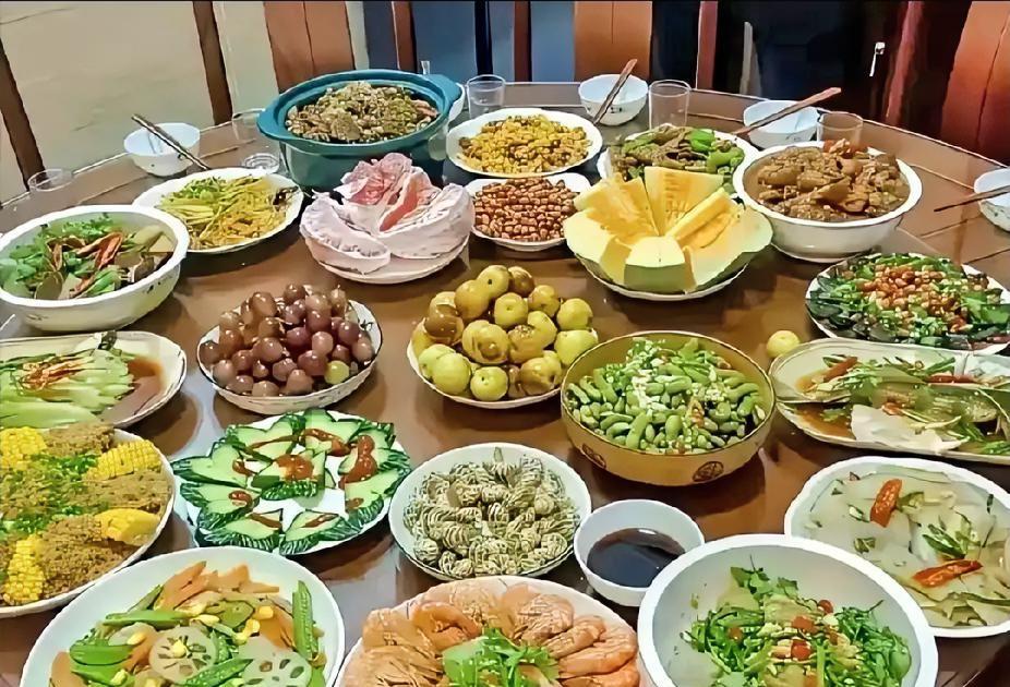 这一桌子菜，收费600多贵不贵？