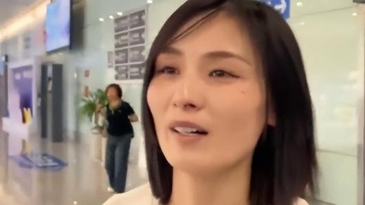 瑾汐和两个亲姐挤在直播间，网友：陈家基因战胜莆田水土