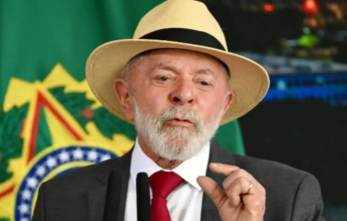 大批中方装备运抵巴西，卢拉对美态度迅速变强硬：白宫傻眼了！

7月13日，24套