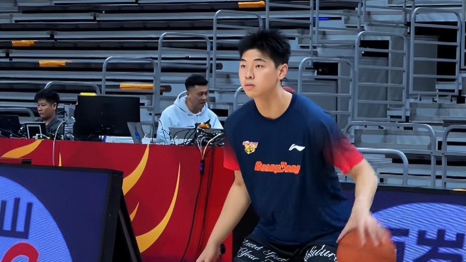 2连败广东传2喜3忧！粤媒曝小崔麦考即将复出，可杜锋却更没底了