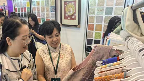 经纬传情四十载：缂丝大师陆美英的“丝绸烟火气”