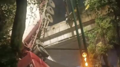 事发在四川宜宾高速路上，现场多车受损！