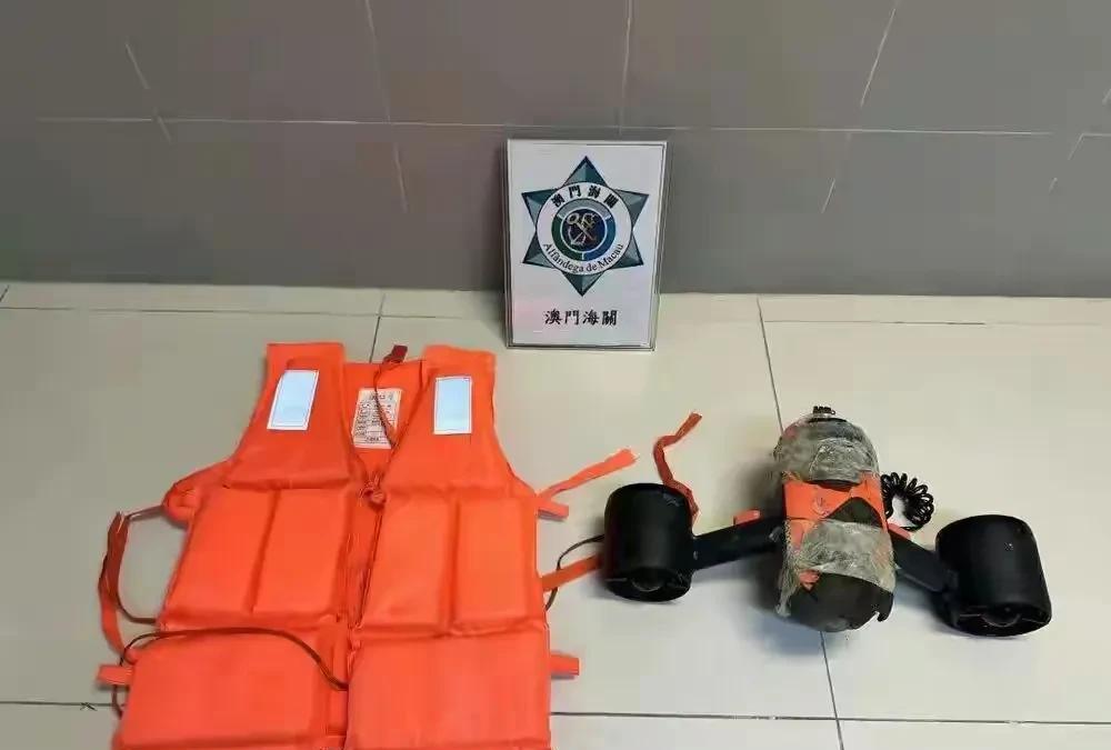 36岁内地男子用“水下推进器”偷渡去澳门，结果被海关逮个正着，直接获刑4个月，真