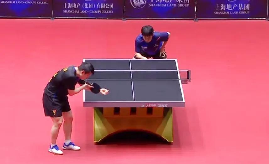 樊振东大比分3：2胜林诗栋。
乒超常规赛第一阶段男团比赛，
上海地产集团大比分3