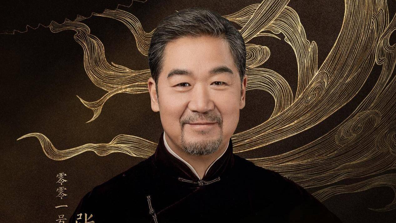 央媒24小时夸张国立4次，满头白发的他，背后是为儿子还债的辛酸