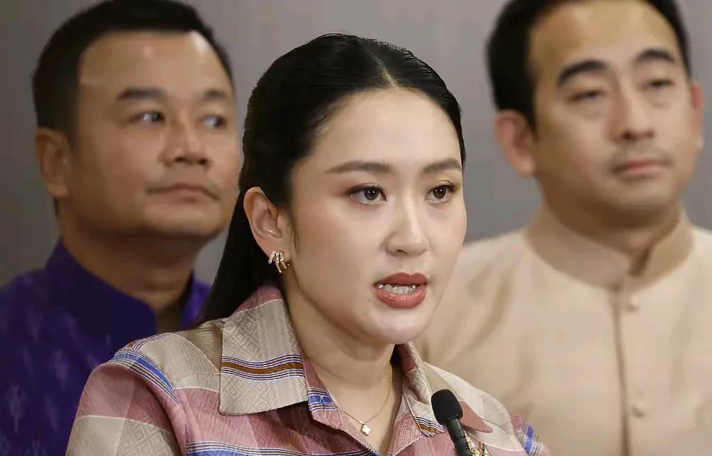 泰国总理佩通坦太聪明了。
6月29日，
泰国总理佩通坦将新的内阁名单呈报泰王。